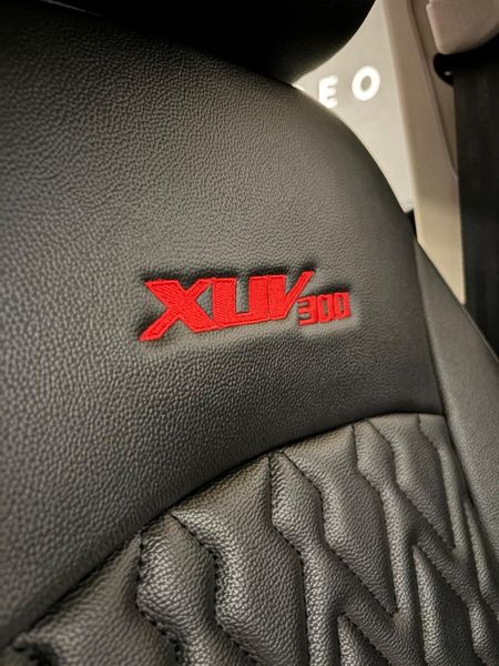 2022-Mahindra-XUV-300-15D-W6_14