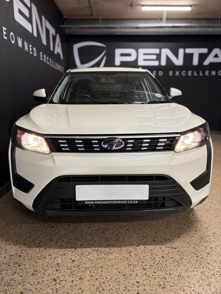 2022-Mahindra-XUV-300-15D-W6_2