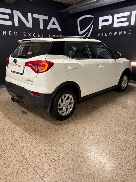 2022-Mahindra-XUV-300-15D-W6_3