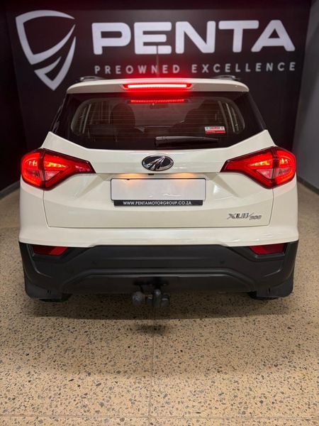 2022-Mahindra-XUV-300-15D-W6_4