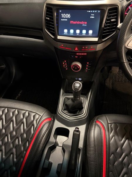 2022-Mahindra-XUV-300-15D-W6_6