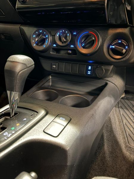2024-Toyota-Hilux-24-GD-6-Raider-4x4-Auto-Double-Cab_8