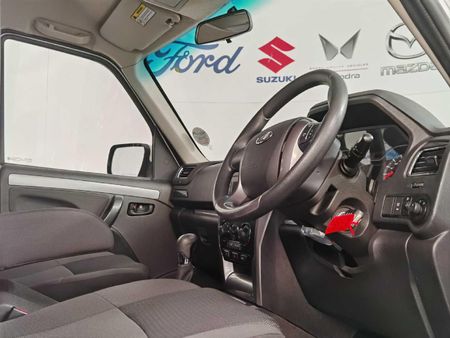 2024-Mahindra-Pik-Up-22-mHawk-S6-Refresh-4x4-Auto-Double-Cab_18