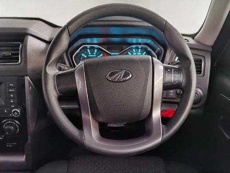 2024-Mahindra-Pik-Up-22-mHawk-S6-Refresh-4x4-Auto-Double-Cab_19