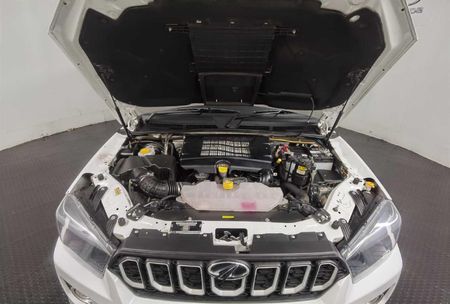 2024-Mahindra-Pik-Up-22-mHawk-S6-Refresh-4x4-Auto-Double-Cab_3