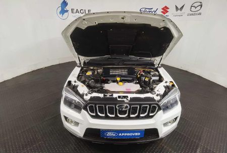 2024-Mahindra-Pik-Up-22-mHawk-S6-Refresh-4x4-Auto-Double-Cab_4