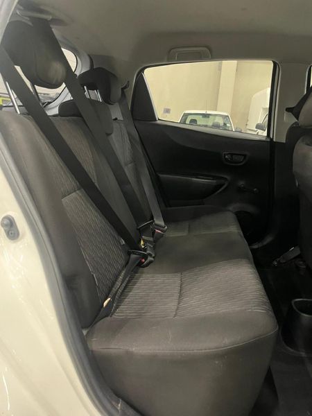 2013-Toyota-Yaris-13-XI-5-dr_11