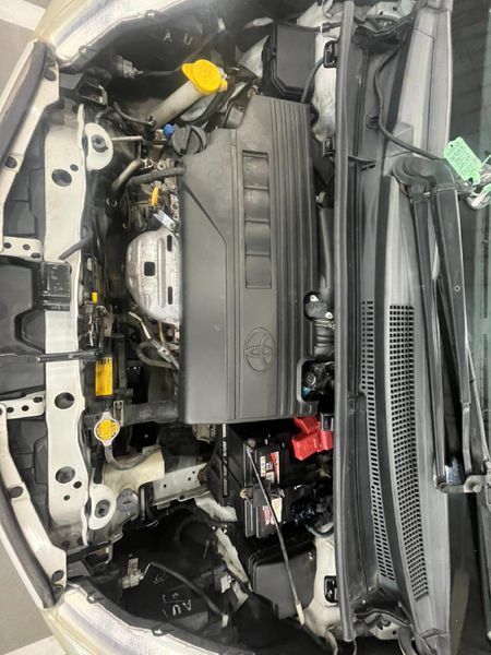 2013-Toyota-Yaris-13-XI-5-dr_12