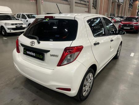2013-Toyota-Yaris-13-XI-5-dr_2
