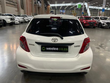 2013-Toyota-Yaris-13-XI-5-dr_3