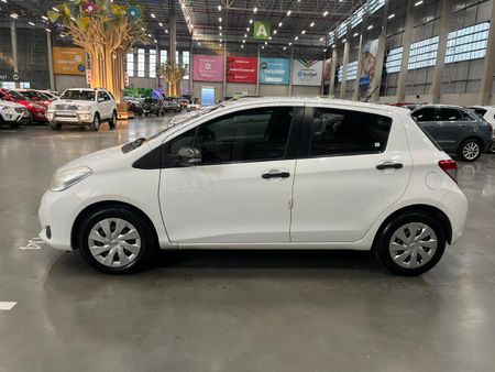 2013-Toyota-Yaris-13-XI-5-dr_5