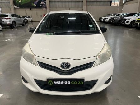 2013-Toyota-Yaris-13-XI-5-dr_7