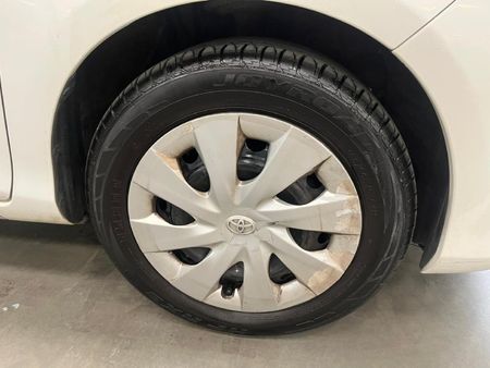 2013-Toyota-Yaris-13-XI-5-dr_8