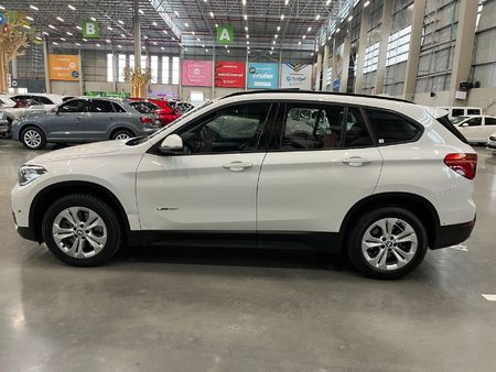 2016-BMW-X1-sDrive20i-Auto_5