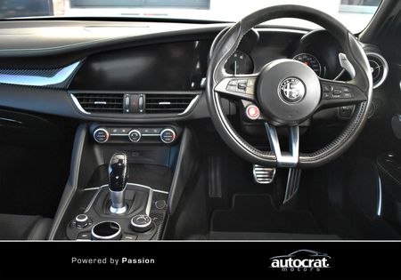 2020-Alfa-Romeo-Giulia-29T-V6-Quadrifoglio-Race-Edition_18