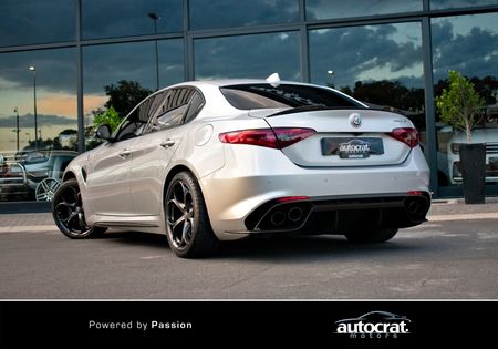 2020-Alfa-Romeo-Giulia-29T-V6-Quadrifoglio-Race-Edition_5