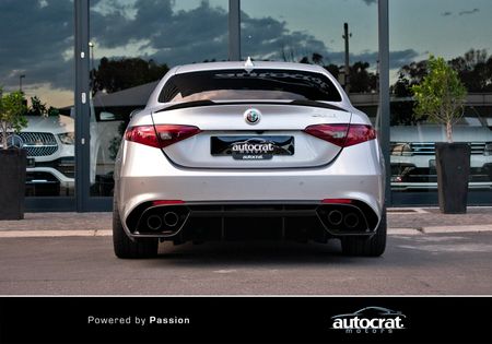 2020-Alfa-Romeo-Giulia-29T-V6-Quadrifoglio-Race-Edition_6