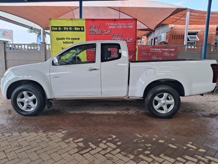2015-Isuzu-KB-300-D-Teq-LX-4x4-Extended-Cab_1
