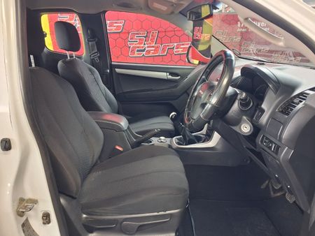 2015-Isuzu-KB-300-D-Teq-LX-4x4-Extended-Cab_6