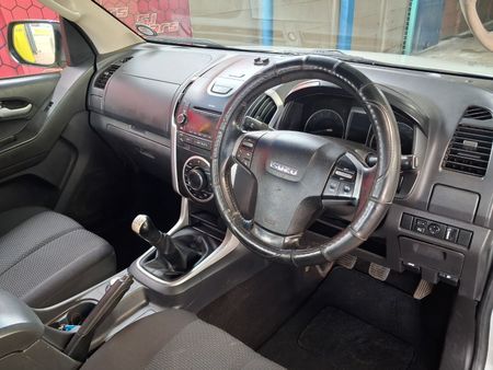 2015-Isuzu-KB-300-D-Teq-LX-4x4-Extended-Cab_8