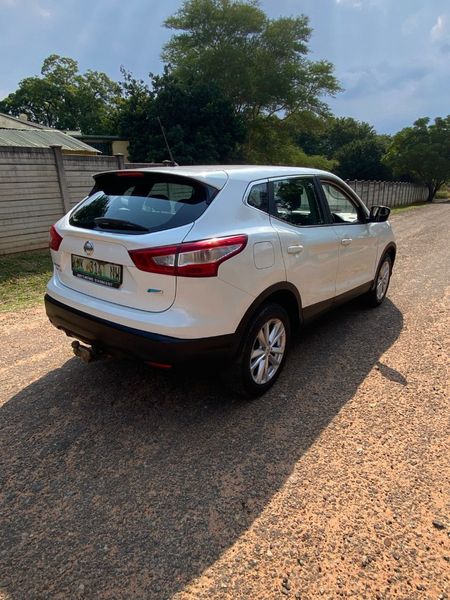 2015-Nissan-Qashqai-15-dCi-Acenta_4