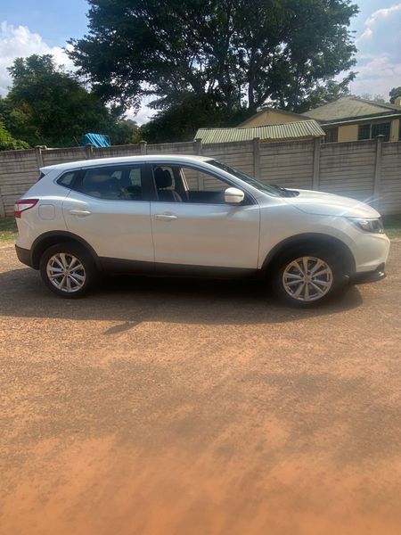 2015-Nissan-Qashqai-15-dCi-Acenta_6