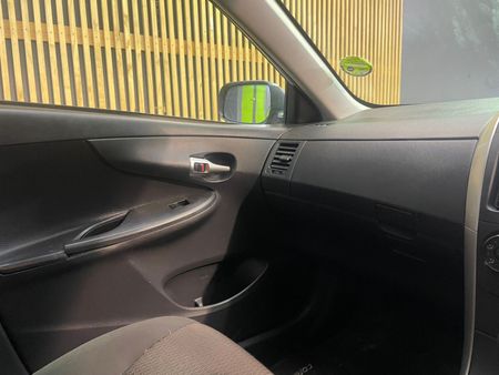 2018-Toyota-Corolla-16-Prestige_18
