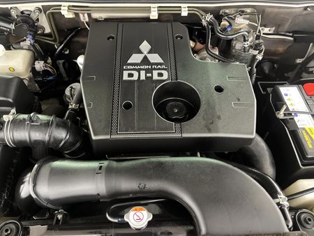2014-Mitsubishi-Pajero-32-Di-Dc-GLS-SWB-Auto_11