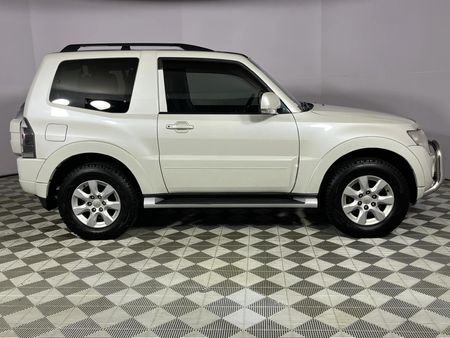 2014-Mitsubishi-Pajero-32-Di-Dc-GLS-SWB-Auto_15