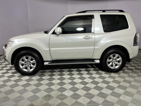 2014-Mitsubishi-Pajero-32-Di-Dc-GLS-SWB-Auto_17