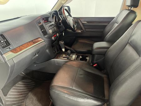 2014-Mitsubishi-Pajero-32-Di-Dc-GLS-SWB-Auto_7
