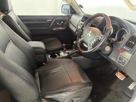2014-Mitsubishi-Pajero-32-Di-Dc-GLS-SWB-Auto_8