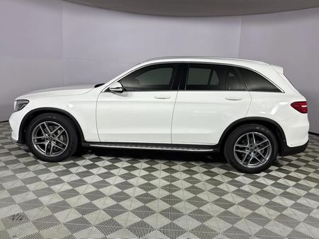 2017-Mercedes-Benz-GLC-250d_18