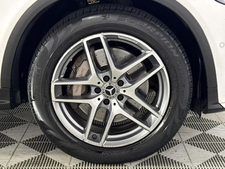 2017-Mercedes-Benz-GLC-250d_5
