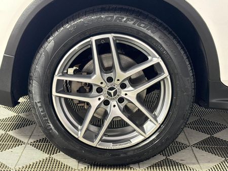 2017-Mercedes-Benz-GLC-250d_7