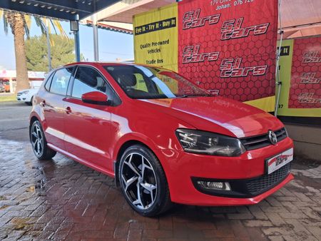 2011-Volkswagen-Polo-14-Comfortline_4