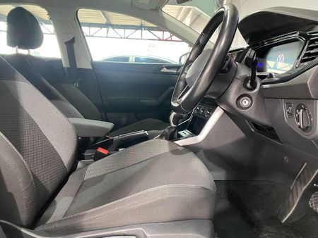2025-Volkswagen-Polo-10-TSI-Life-Auto-DSG_11