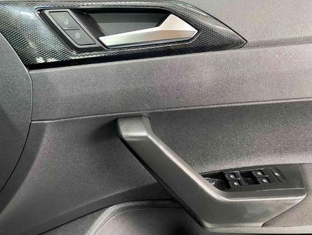 2025-Volkswagen-Polo-10-TSI-Life-Auto-DSG_12