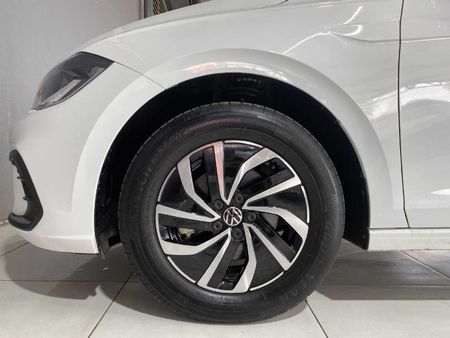 2025-Volkswagen-Polo-10-TSI-Life-Auto-DSG_5