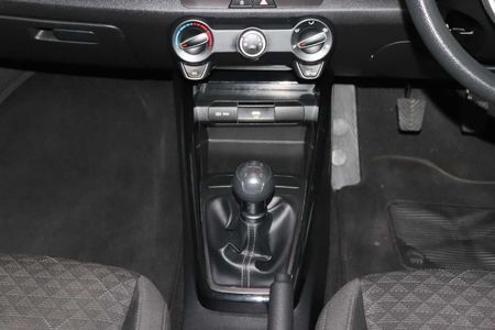 2023-Kia-Rio-12-LS-5-dr_10