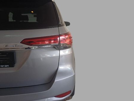 2018-Toyota-Fortuner-24-GD-6-Raised-Body-Auto_11