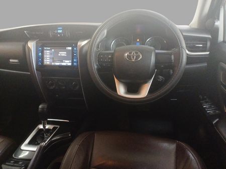 2018-Toyota-Fortuner-24-GD-6-Raised-Body-Auto_12