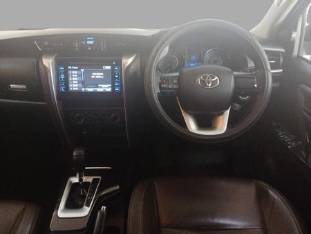 2018-Toyota-Fortuner-24-GD-6-Raised-Body-Auto_13