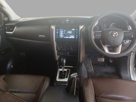 2018-Toyota-Fortuner-24-GD-6-Raised-Body-Auto_17