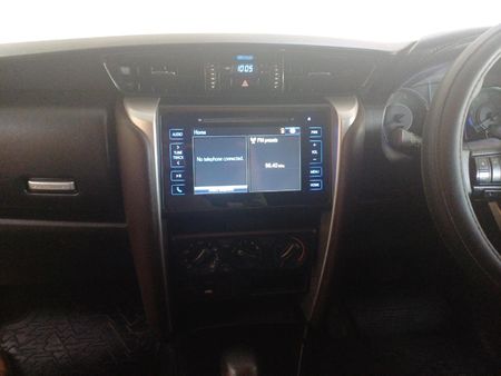 2018-Toyota-Fortuner-24-GD-6-Raised-Body-Auto_19