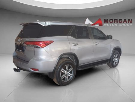 2018-Toyota-Fortuner-24-GD-6-Raised-Body-Auto_6