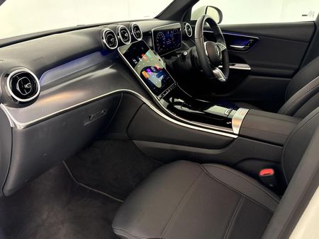 2025-Mercedes-Benz-GLC-220D-4Matic_9