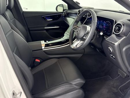 2025-Mercedes-Benz-GLC-220D-4Matic_10