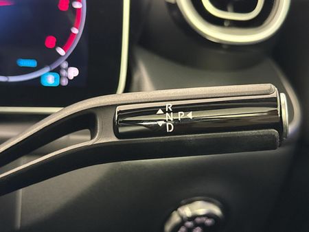 2025-Mercedes-Benz-GLC-220D-4Matic_11