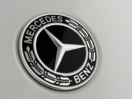 2025-Mercedes-Benz-GLC-220D-4Matic_12